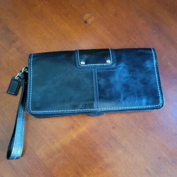 Coach Bleecker Black Patent Leather Clutch - Picture 3 of 14